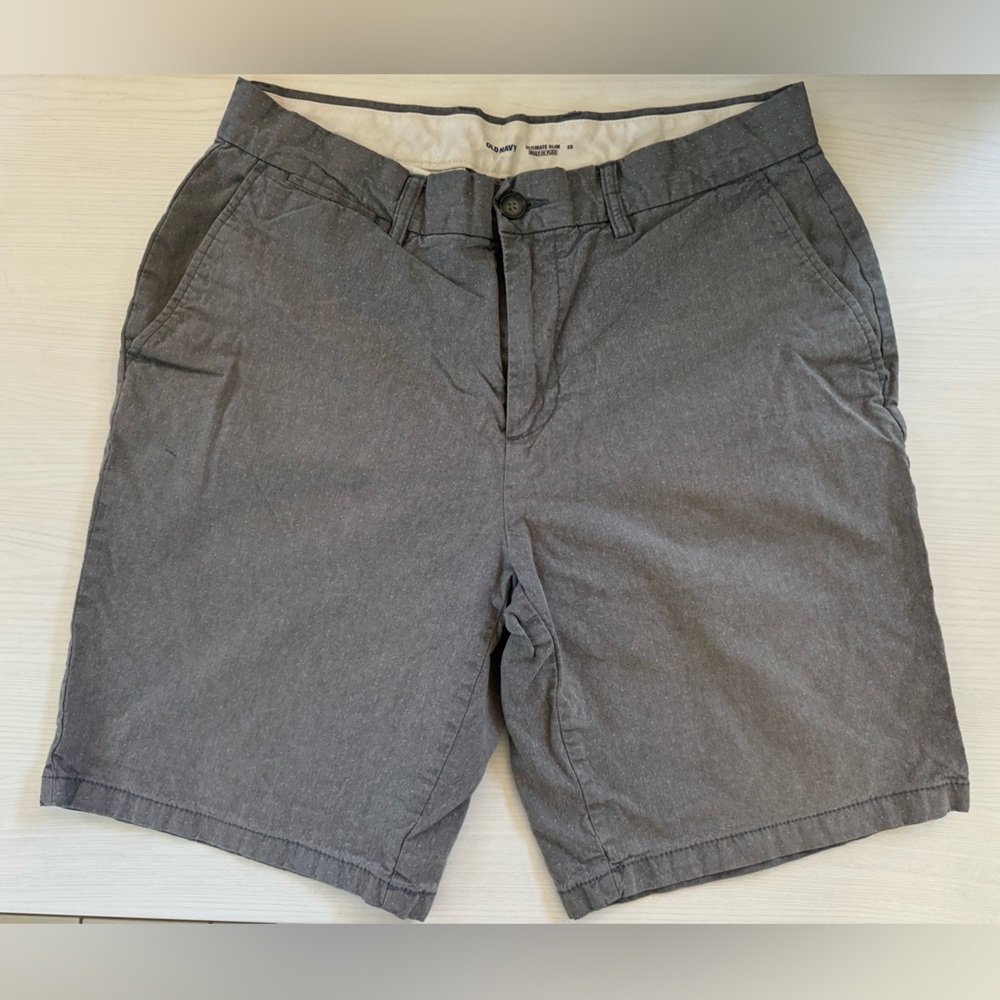 Men's Old Navy Ultimate Slim Shorts. Grey with white polka dots, size 33